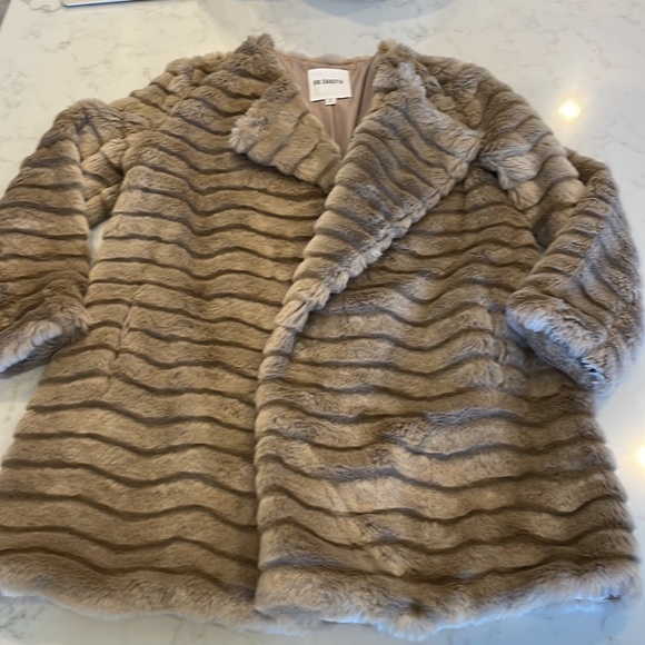BB Dakota Faux Fur Coat - Picture 2 of 6